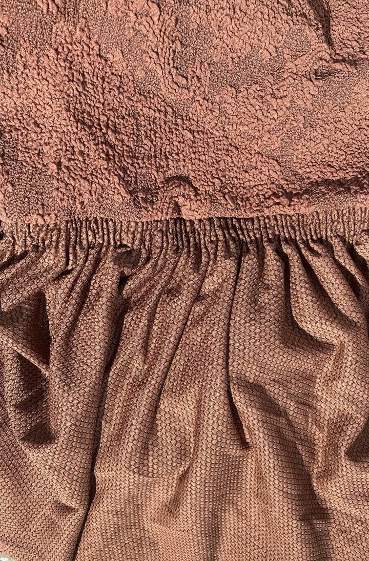 chehol-na-divan-zhakard-broun-1