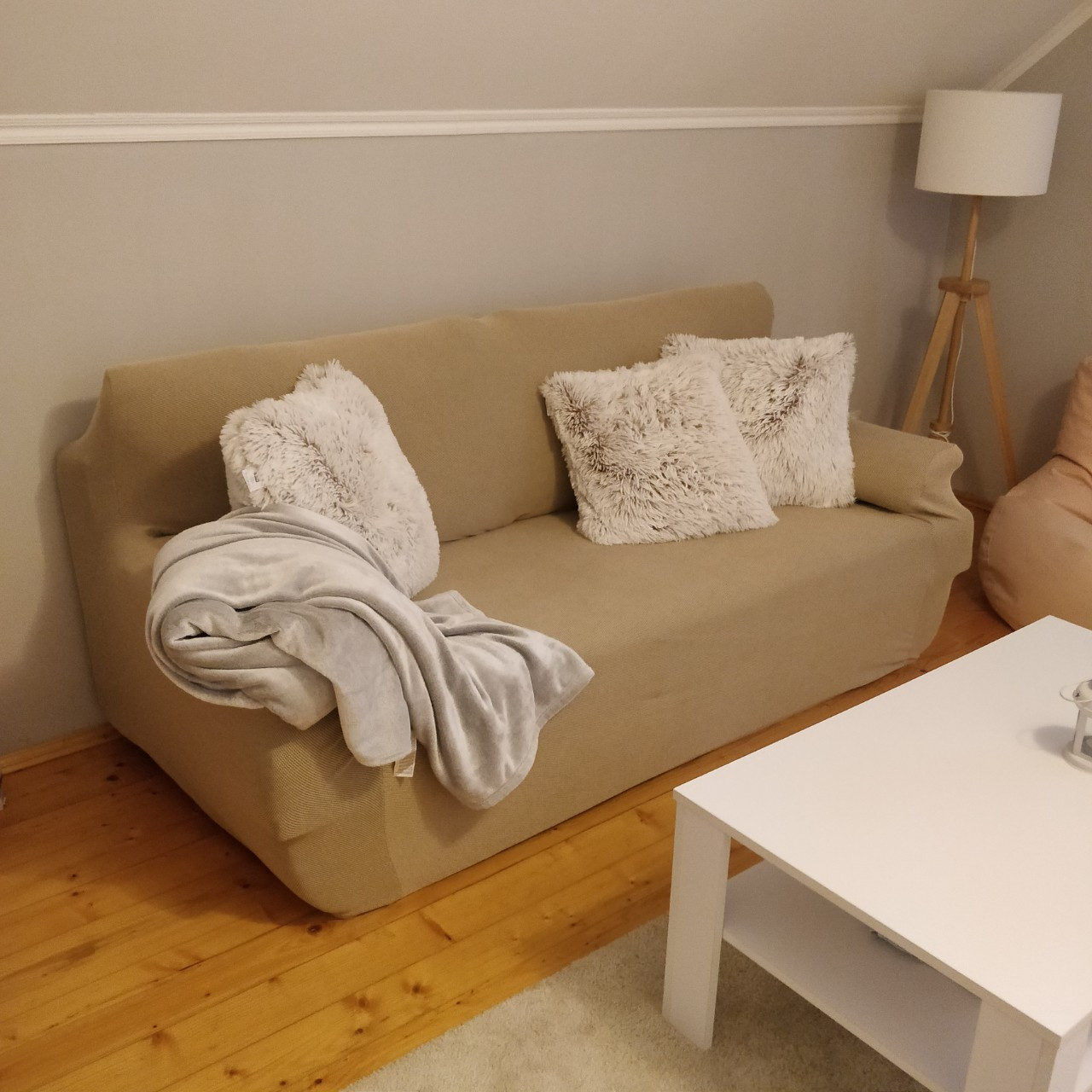 chehol-na-divan-zhakard-new-karna-bezh-2