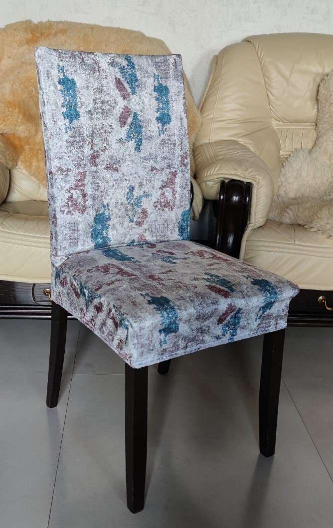 chehol-stulya-abstrakcia-beton