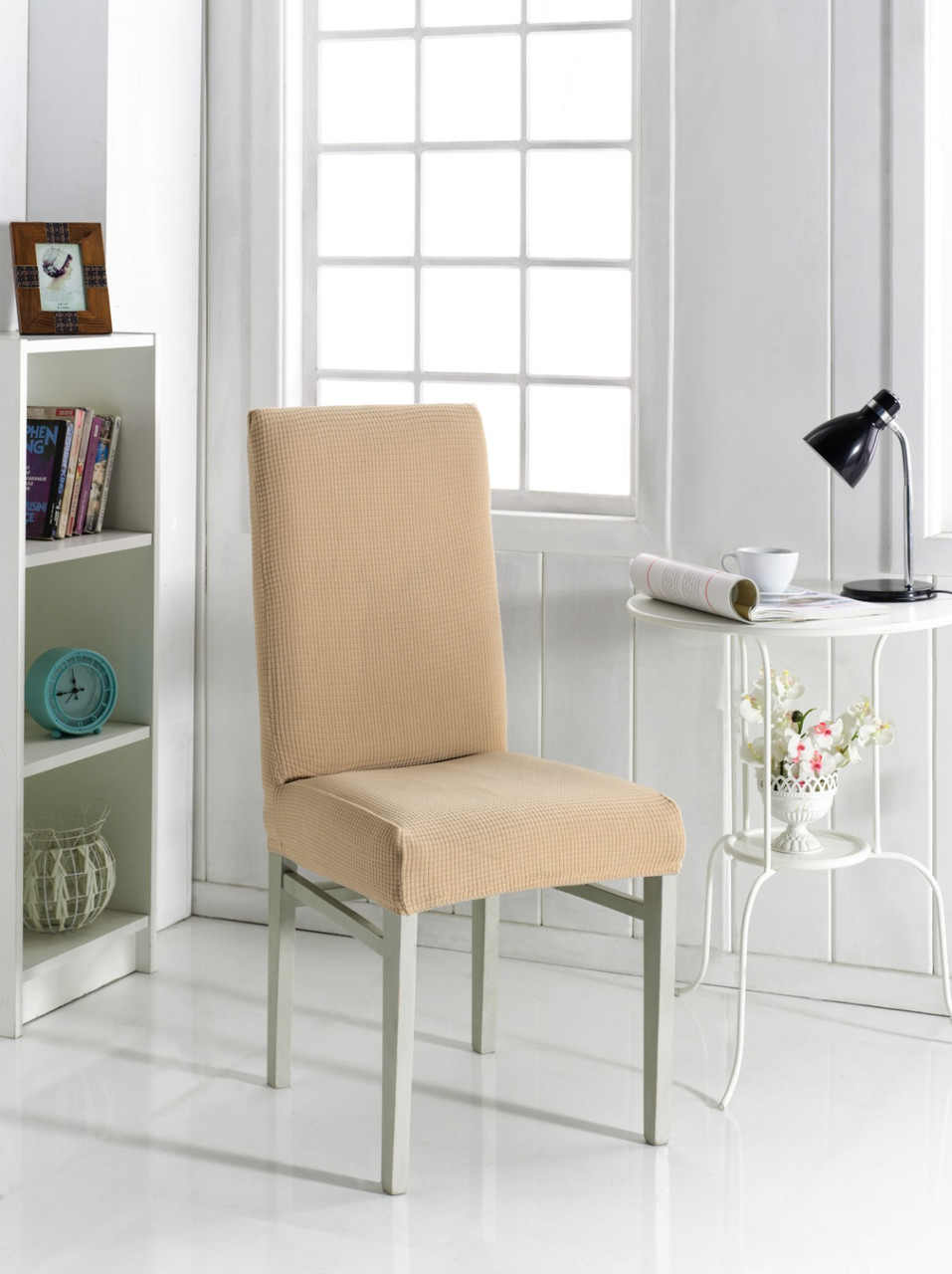 chehol-stulya-kvadrat-bezh